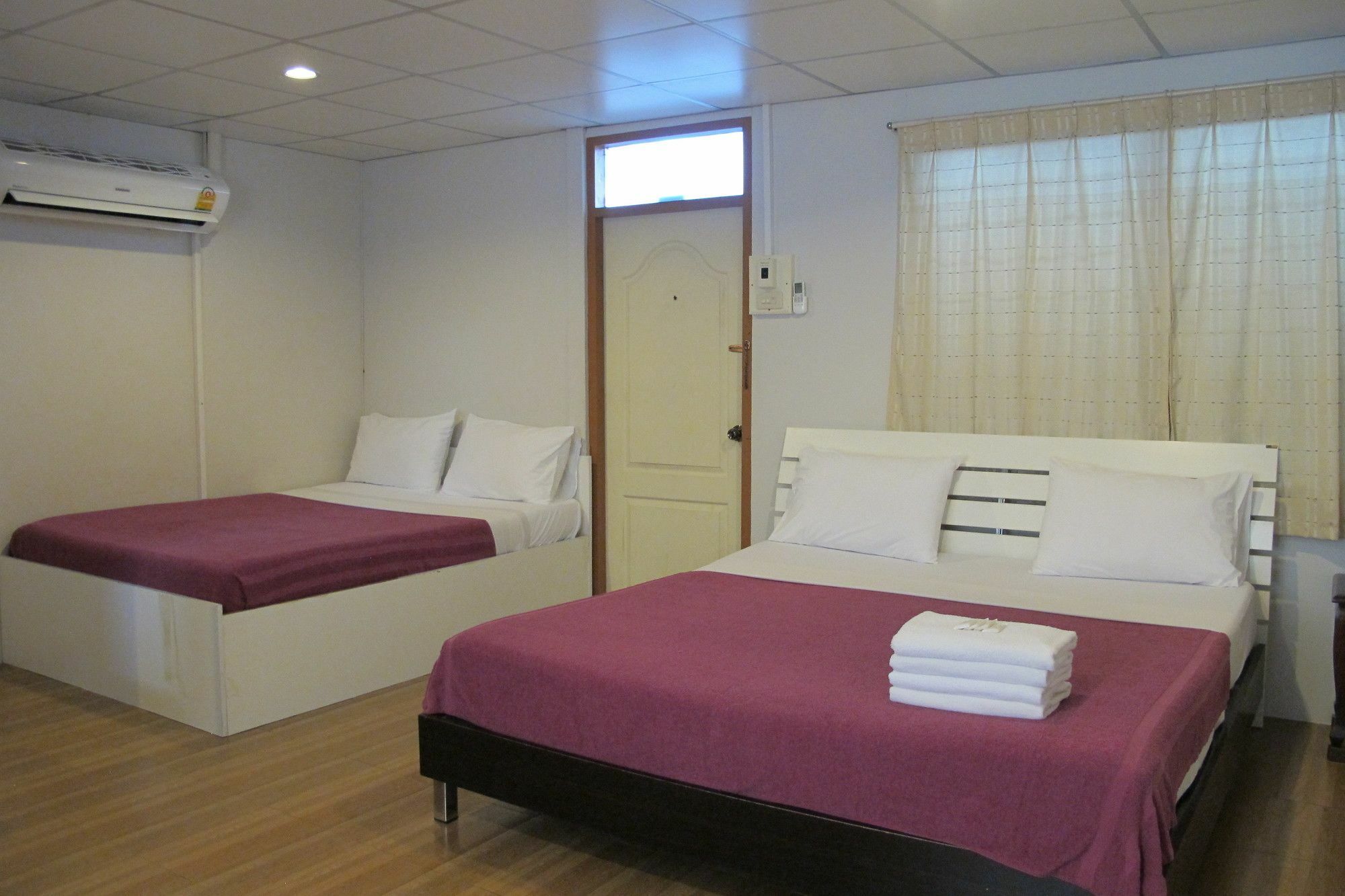 Samchai Hotel Си Рача Екстериор снимка