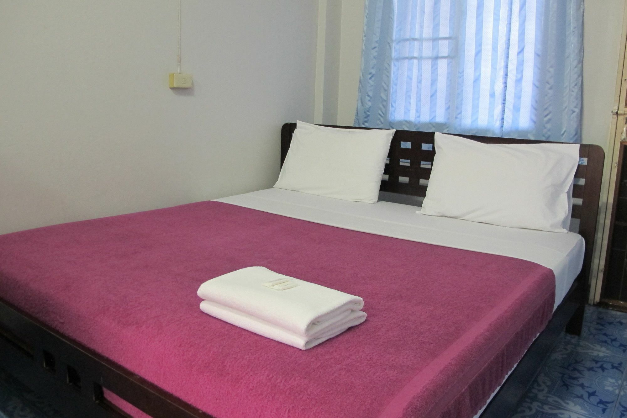 Samchai Hotel Си Рача Екстериор снимка