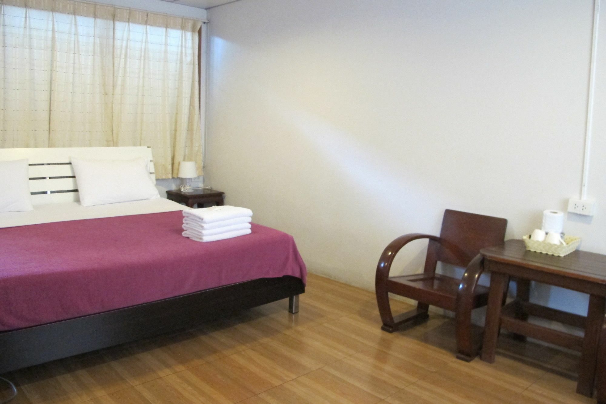 Samchai Hotel Си Рача Екстериор снимка